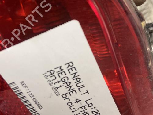 rear-fog-light-renault-megane-iv-hatchback-b9amn_-2015-32984423 main image