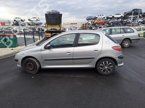 Brugte PEUGEOT 206 Hatchback (2A/C) 1.4 i (75 hp) 4361459