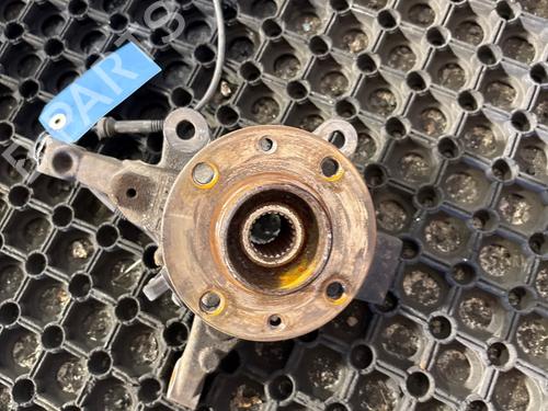 Right front steering knuckle DACIA SANDERO II TCe 90 (B8M1, B8MA, B8AC) | BP38953577M26 - Image 2