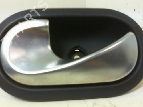 Venstre fortil invendig håndtag RENAULT MEGANE II (BM0/1_, CM0/1_) 1.5 dCi (BM1F, CM1F) (86 hp) 20946423