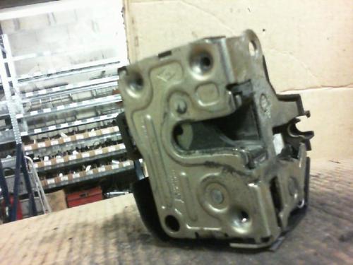 Høyre foran lås RENAULT CLIO II (BB_, CB_) 1.2 16V (BB05, BB0W, BB11, BB27, BB2T, BB2U, BB2V, CB05,... (75 hp) 20973778
