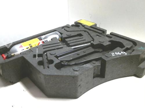 Used Jack Kit RENAULT CLIO II (BB_, CB_) 1.2 LPG (58 hp) 20957927