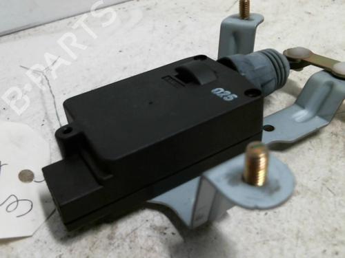 Tailgate lock HYUNDAI SANTA FÉ I (SM) 2.0 CRDi 4x4 | BP20957412C101 