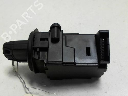 Used Card reader BMW 5 (E60) 520 d (163 hp) 22023373