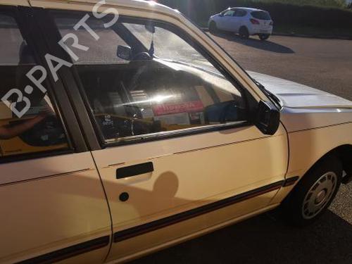 Used Front right exterior door handle Front right exterior door handle PEUGEOT 309 I (10C, 10A) 1.6 (80 hp) 20963224 20963224