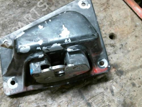 Serrure avant droite PEUGEOT J9 Bus [1980-1987]  22917591