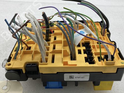 Used Fuse box Fuse box CITROËN C3 III (SX) 1.6 BlueHDi 100 (99 hp) 21067548 21067548