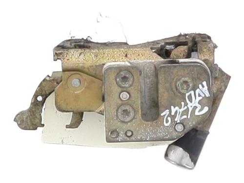 Højre fortil lås RENAULT TRAFIC Van (T_, P_, V_) 2.5 D (75 hp) 33123561