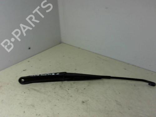 Used Front windshield wiper arm FIAT PUNTO (188_) 1.2 60 (188.030, .050, .130, .150, .230, .250) (60 hp) 20949338