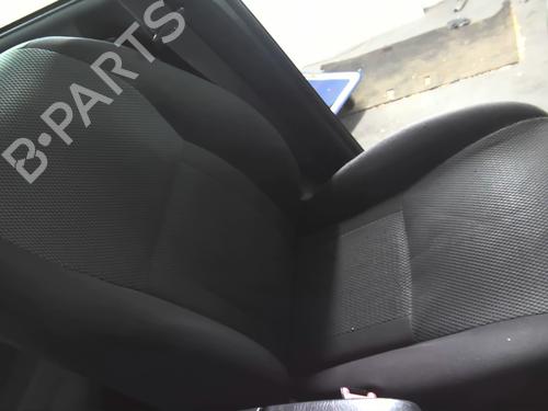 Sæde venstre fortil TOYOTA RAV 4 II (_A2_) 2.0 D 4WD (CLA20_, CLA21_, CLA20R, CLA21R) (116 hp) 32331817