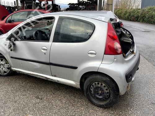 Used Parts PEUGEOT 107 (PM_, PN_) 1.0 (68 hp) 4350491