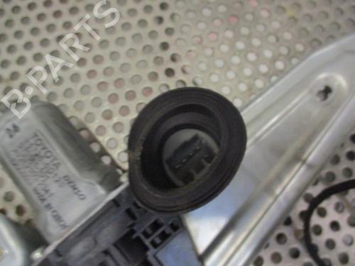 Rear right window mechanism TOYOTA YARIS (_P13_) 1.5 Hybrid (NHP130_, NHP130) | BP20953834C25 