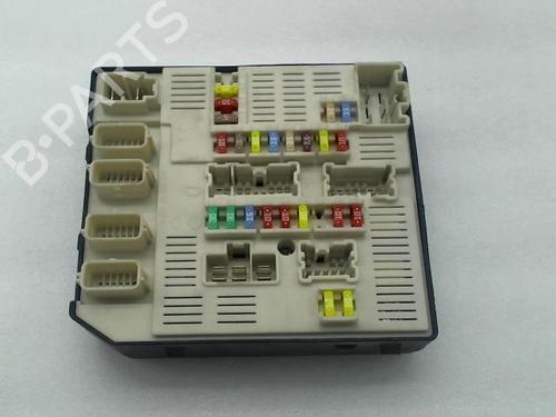 Boîte à Fusibles RENAULT MEGANE III Hatchback (BZ0/1_, B3_) 1.5 dCi (BZ09, BZ0D, BZ1W, BZ29, BZ14) (110 hp) 20951251