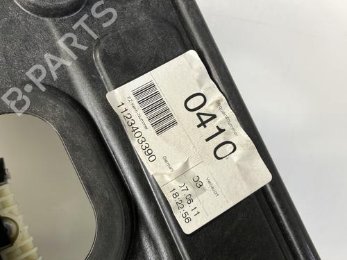 Front left window mechanism VW GOLF VI (5K1) 1.6 TDI | BP28585646C22