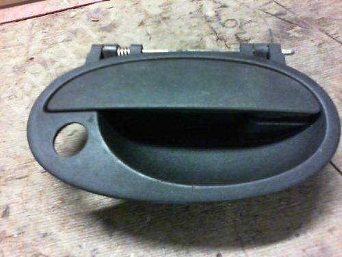 Używane Klamka zewnętrzna drzwi przednich prawych OPEL CORSA C (X01) 1.0 (F08, F68) (60 hp) 20961451