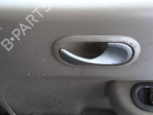 Høyre foran invendig håndtak RENAULT TWINGO II (CN0_) 1.2 16V (CN04, CN0B) (75 hp) 25267898
