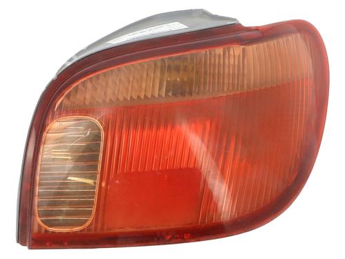 Feu arrière droit TOYOTA YARIS (_P1_) 1.3 (SCP12_, SCP13_, SCP12R, SCP13R) (87 hp) 20958768