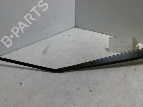 Used Front windshield wiper arm SUZUKI SWIFT III (MZ, EZ) 1.3 DDiS (RS413D) (75 hp) 20939528