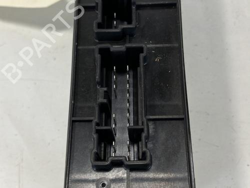 Used Left front window switch Left front window switch NISSAN JUKE (F15) 1.6 (117 hp) 20961895 20961895
