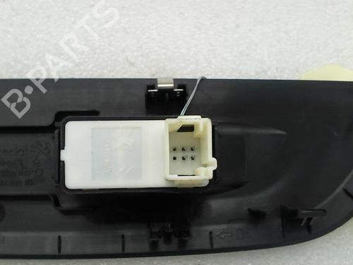 Right front window switch PEUGEOT 208 II (UB_, UP_, UW_, UJ_) 1.2 PureTech 100 | BP20943793I26 