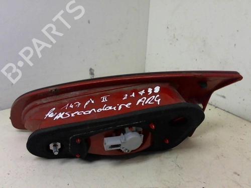 Używane Lampa tylna klapy bagażnika lewa ALFA ROMEO 147 (937_) 1.6 16V T.SPARK (937.AXA1A, 937.AXB1A, 937.BXB1A) (120 hp) 20955059