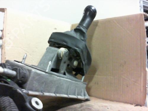 Used Gear lever VW POLO IV (9N_, 9A_) 1.6 16V (105 hp) 20961411