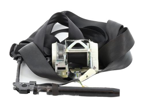 front-right-seatbelt-fiat-500l-351_-352_-2012-25594027 main image