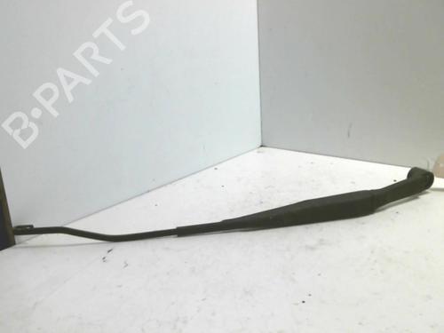 Used Front windshield wiper arm HYUNDAI ELANTRA III (XD) 2.0 CRDi (113 hp) 20945978