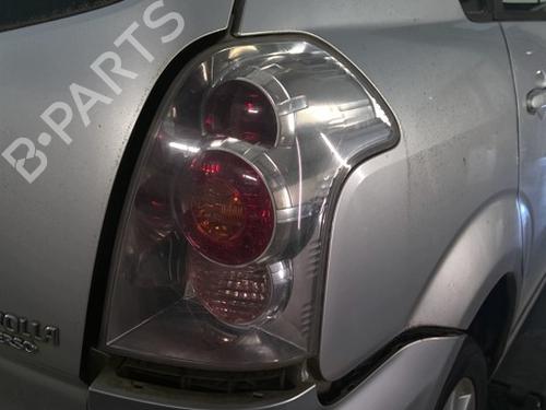 Used Right taillight TOYOTA COROLLA Verso (ZER_, ZZE12_, R1_) 2.0 D-4D (CUR10_, CUR10R) (116 hp) 26908941