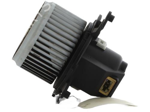Used Heater blower motor Heater blower motor PEUGEOT 5008 II (MC_, MJ_, MR_, M4_) 1.6 BlueHDi 120 (MCBHZH, MCBHZW) (120 hp) 32003252 32003252