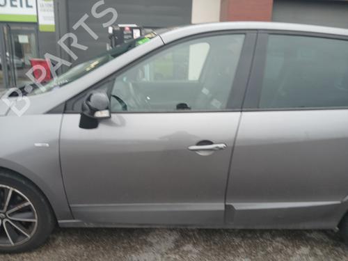 Used Left front door RENAULT SCÉNIC III (JZ0/1_) 1.2 TCe (JZ16) (132 hp) 32336489