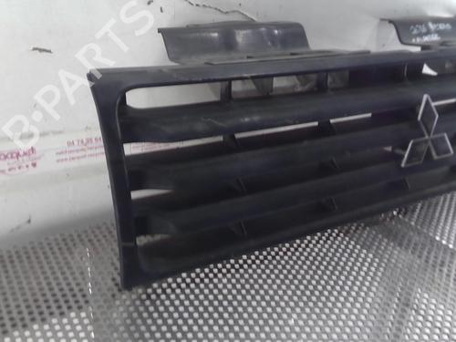 Grill MITSUBISHI PAJERO II (V3_W, V2_W, V4_W, V5_W) 2.5 TD 4WD (V24W) (99 hp) 20962542