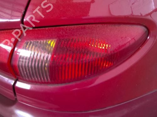 Używane Lampa tylna prawa ALFA ROMEO 147 (937_) 1.6 16V T.SPARK (937.AXA1A, 937.AXB1A, 937.BXB1A) (120 hp) 22022913