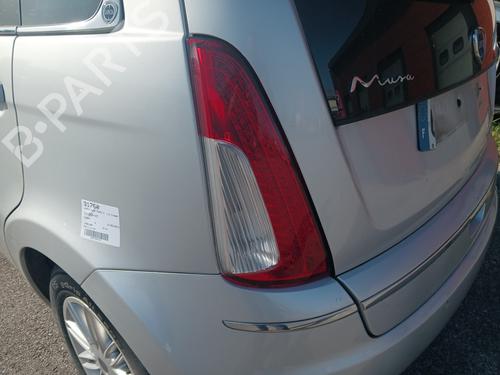 Feu arrière gauche LANCIA MUSA (350_) 1.3 D Multijet (350.AXM11, 350.AXM1A, 350.AXI1A) (95 hp) 32721378