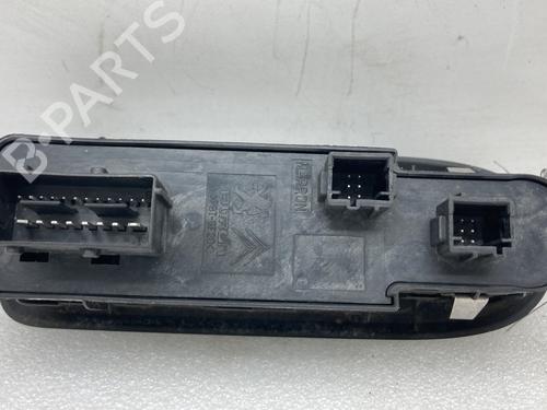 Used Left front window switch Left front window switch CITROËN C5 III (RD_) 1.6 HDi 110 (RD9HZC) (109 hp) 22026139 22026139
