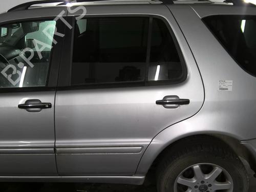 Dør venstre bak MERCEDES-BENZ M-CLASS (W163) ML 400 CDI (163.128) (250 hp) 23791607