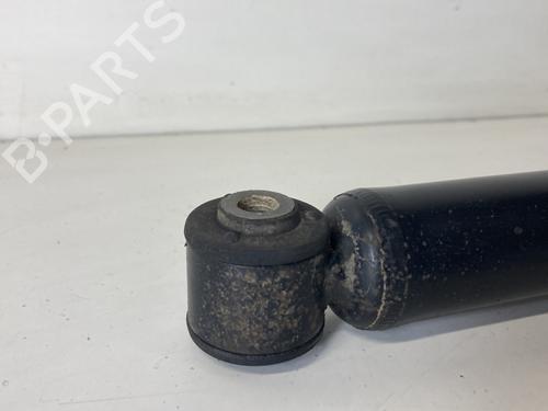 Used Right rear shock absorber Right rear shock absorber TOYOTA YARIS (_P13_) 1.5 Hybrid (NHP130_, NHP130) (101 hp) 27570356 27570356