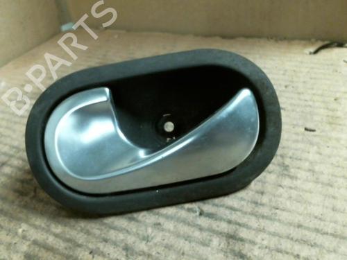 Maniglia interna anteriore sinistra RENAULT SCÉNIC II (JM0/1_) 1.9 dCi (JM0G, JM12, JM1G, JM2C) (120 hp) 20949884