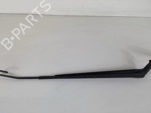Used Front windshield wiper arm TOYOTA YARIS (_P1_) 1.0 (SCP10_, SCP10R) (65 hp) 20964651