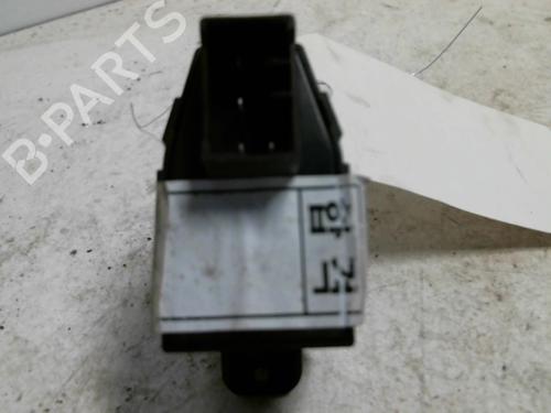 Used Right front window switch Right front window switch HYUNDAI SANTA FÉ I (SM) 2.0 CRDi 4x4 (113 hp) 20957417 20957417