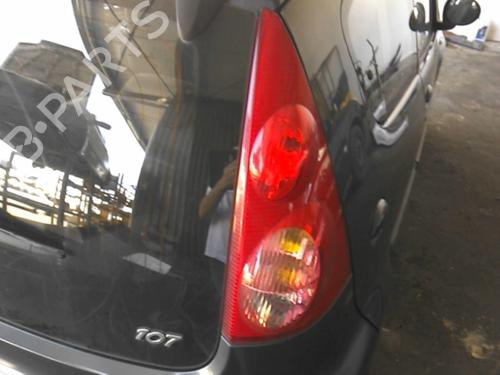 Used Right taillight PEUGEOT 107 (PM_, PN_) 1.0 (68 hp) 20957786