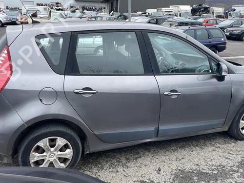 Right headlight RENAULT SCÉNIC III (JZ0/1_) 1.5 dCi | BP32469735C29 