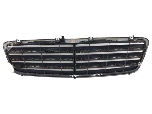 Used Grille Grille 37474043 37474043