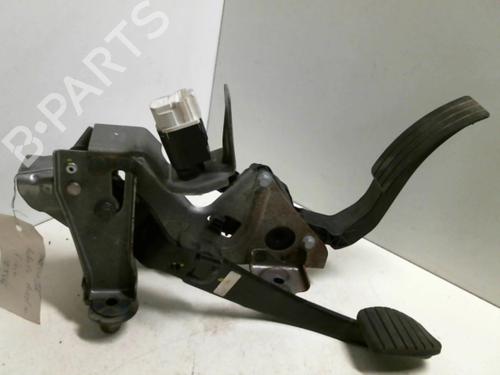 Used Clutch pedal RENAULT CLIO IV Grandtour (KH_) 1.5 dCi 90 (KHN3, KHN4) (90 hp) 20940078