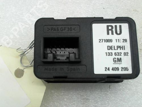 Mando elevalunas delantero izquierdo OPEL MERIVA A MPV (X03) 1.3 CDTI (E75) (75 hp) 20965183