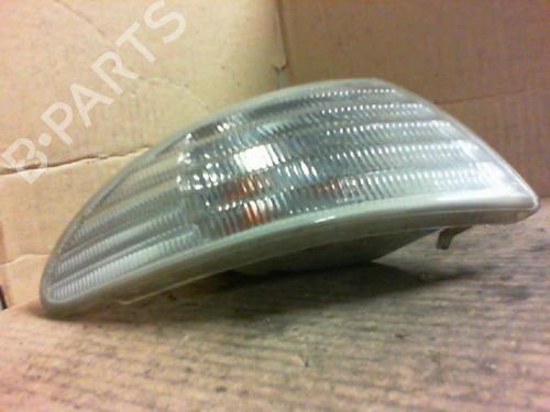 Used Right front indicator FORD MONDEO I (GBP) 1.8 i 16V (115 hp) 22031518