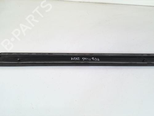 Used Door moulding trim FORD FOCUS I (DAW, DBW) 1.8 Turbo DI / TDDi (90 hp) 20956596