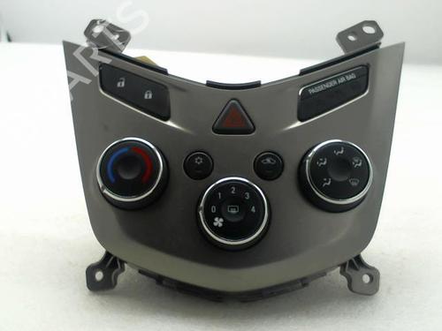 Used Climate control CHEVROLET AVEO Hatchback (T300) 1.3 D (75 hp) 20944246