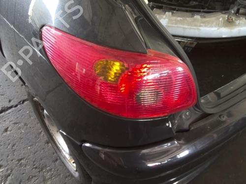 Venstre baglygte PEUGEOT 206 Hatchback (2A/C) 1.4 i (75 hp) 20958965