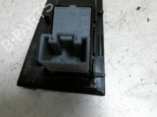 Used Right rear window switch Right rear window switch SEAT LEON (1P1) 2.0 TDI 16V (140 hp) 20952026 20952026